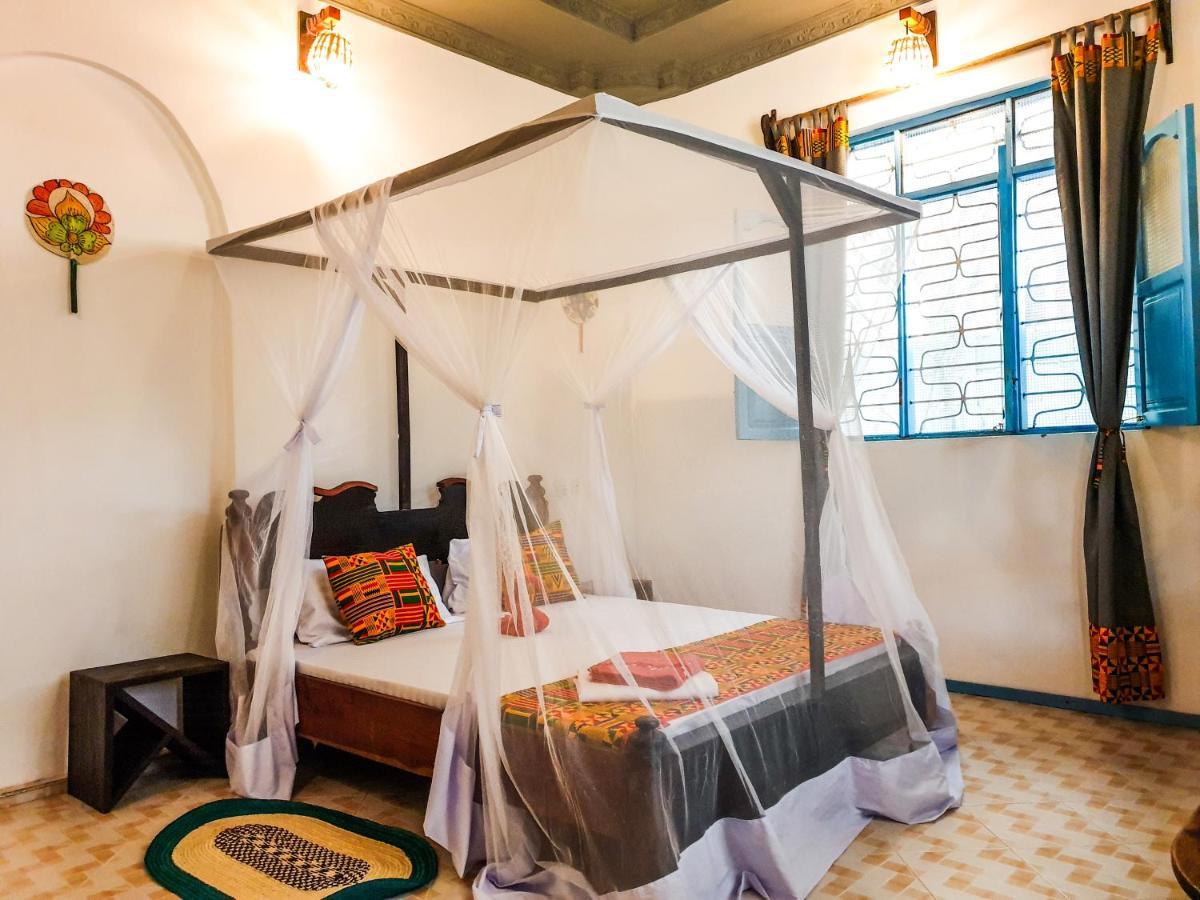 Deja Blue Hotel Паже Екстериор снимка